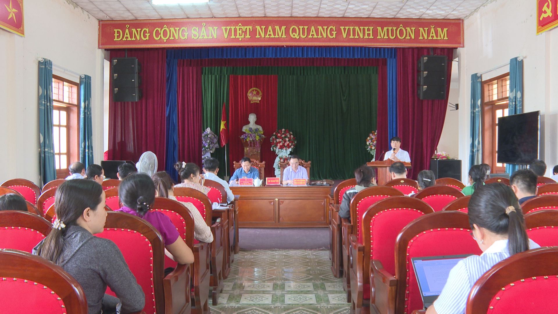 Đối thoại với các hộ dân chưa nhận tiền bồi thường, hỗ trợ Dự án Nâng cấp tuyến đường huyện Sơn Thượng
