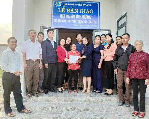 Hội Liên hiệp Phụ nữ huyện Kỳ Anh: Bàn giao nhà “Mái ấm tình thương” cho phụ nữ có hoàn cảnh khó khăn