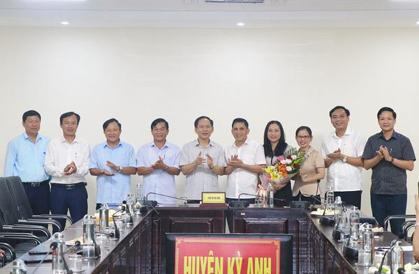 Gặp mặt, chia tay đồng chí Nguyễn Xuân Thủy – Phó chủ tịch UBND huyện, nghỉ hưu hưởng chế độ