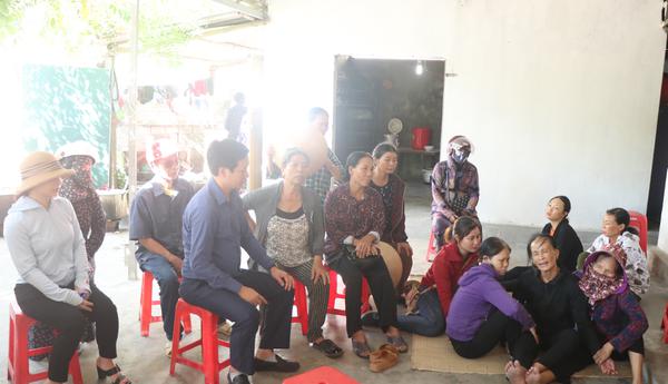 Thăm hỏi, động viên gia đình xảy ra hỏa hoạn 3 người chết tại xã Kỳ Thư