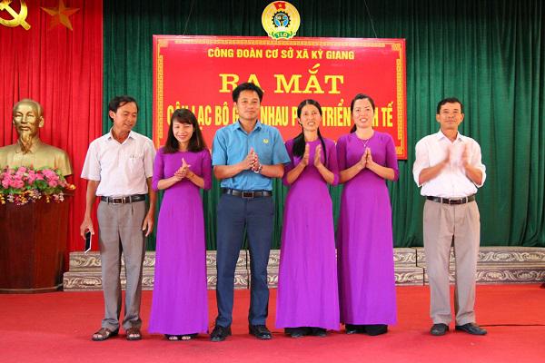 Công đoàn Cơ sở xã Kỳ Giang: Ra mắt Câu Lạc bộ Nữ công đoàn cơ sở “ Giúp nhau phát triển kinh tế”.