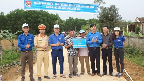 Tuổi trẻ Kỳ Anh chung sức xây dựng NTM tại xã Kỳ Phong