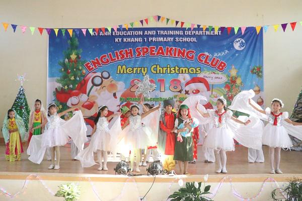 “English speaking club Merry Christmas 2018” của học sinh trường Tiểu học Kỳ Khang 1.