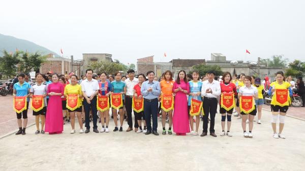 HỘI LHPN XÃ KỲ KHANG KHAI MẠC GIẢI BÓNG ĐÁ NỮ NĂM 2019