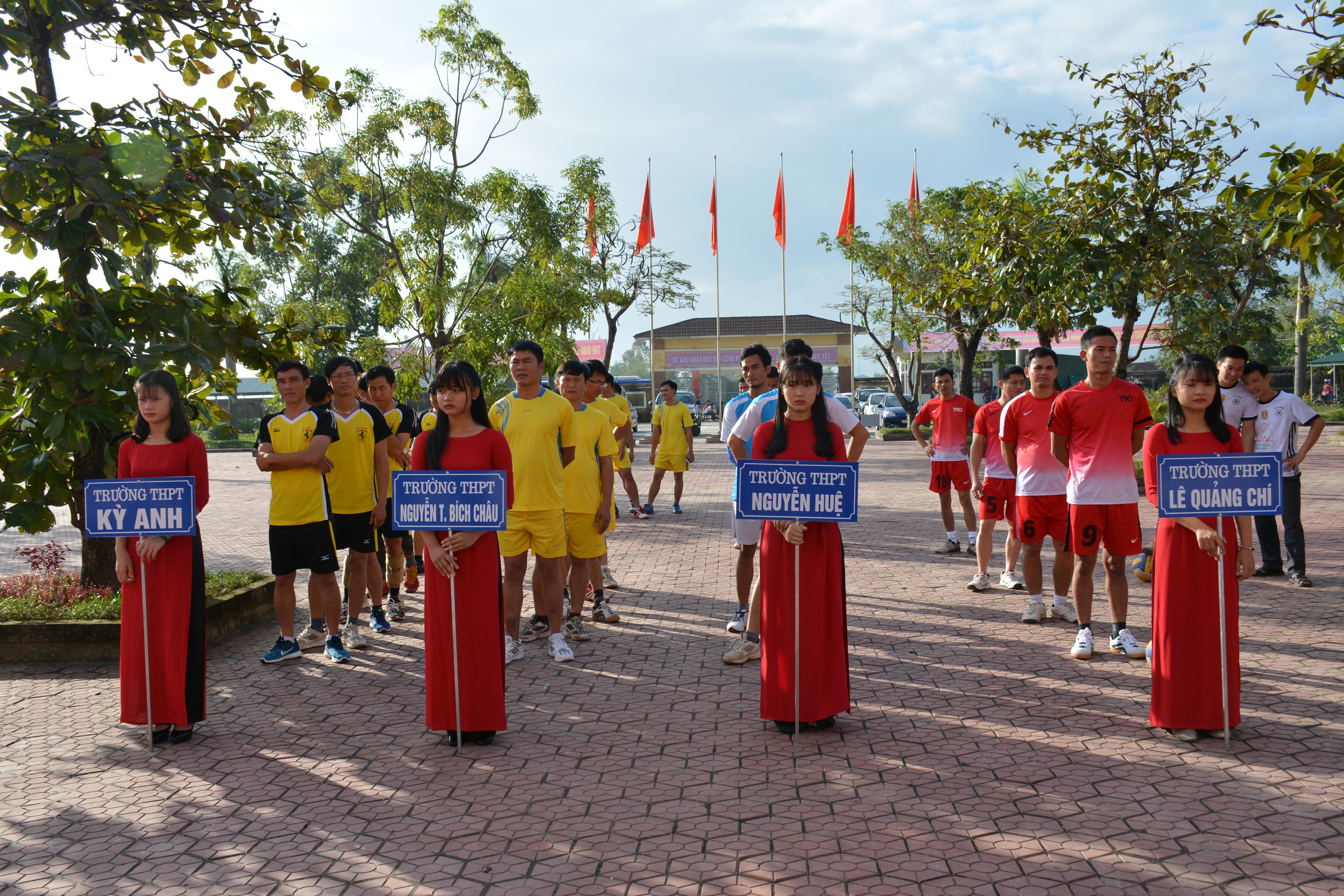 Trường Trung học Phổ thông Nguyễn Thị Bích Châu: Khai mạc giải bóng chuyền truyền thống khối Trung học Phổ thông lần thứ 10 năm học 2016-2017.