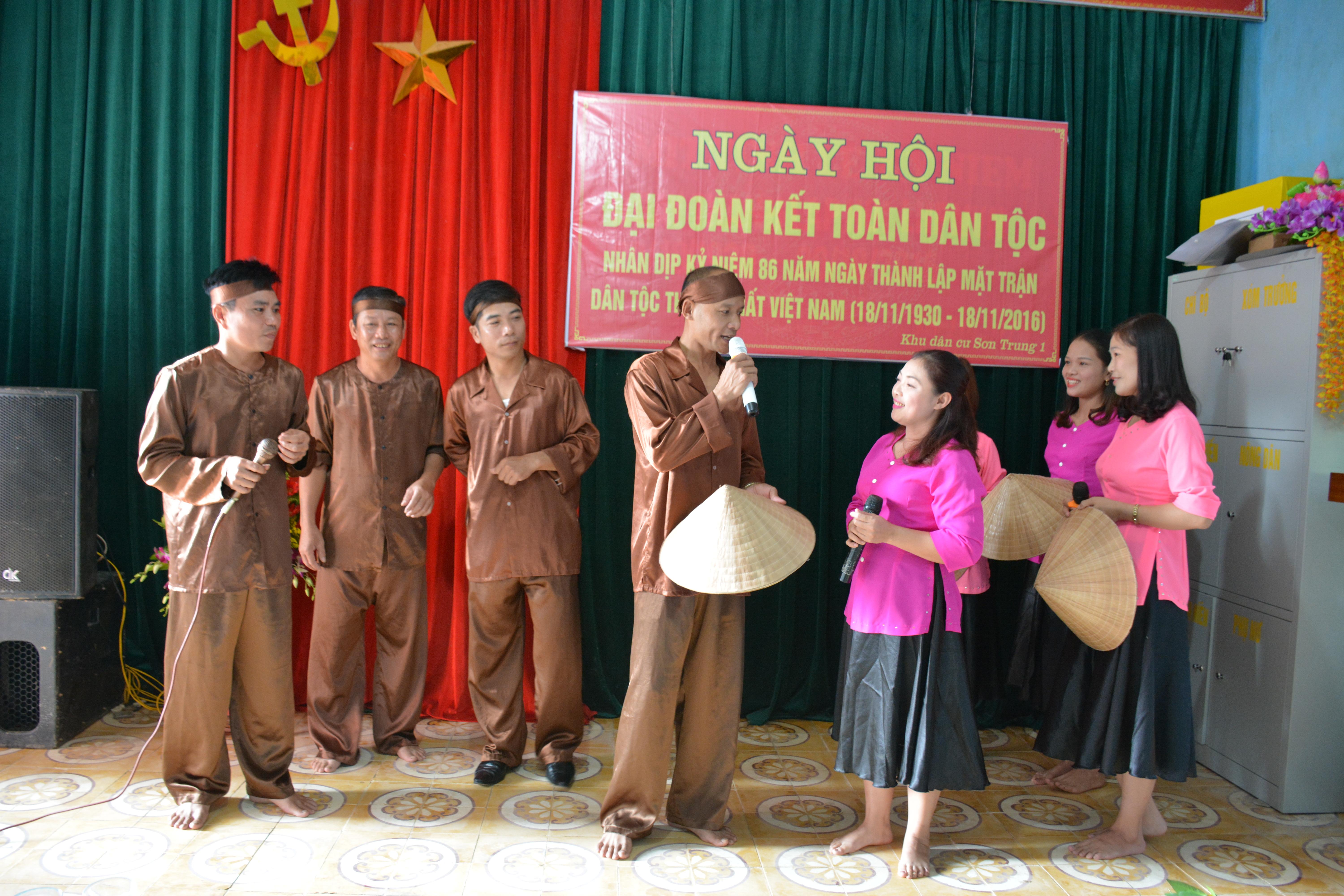 Thôn Sơn Trung 1 - xã Kỳ Sơn ( Huyện Kỳ Anh): Tổ chức ngày hội Đại đoàn kết toàn dân.