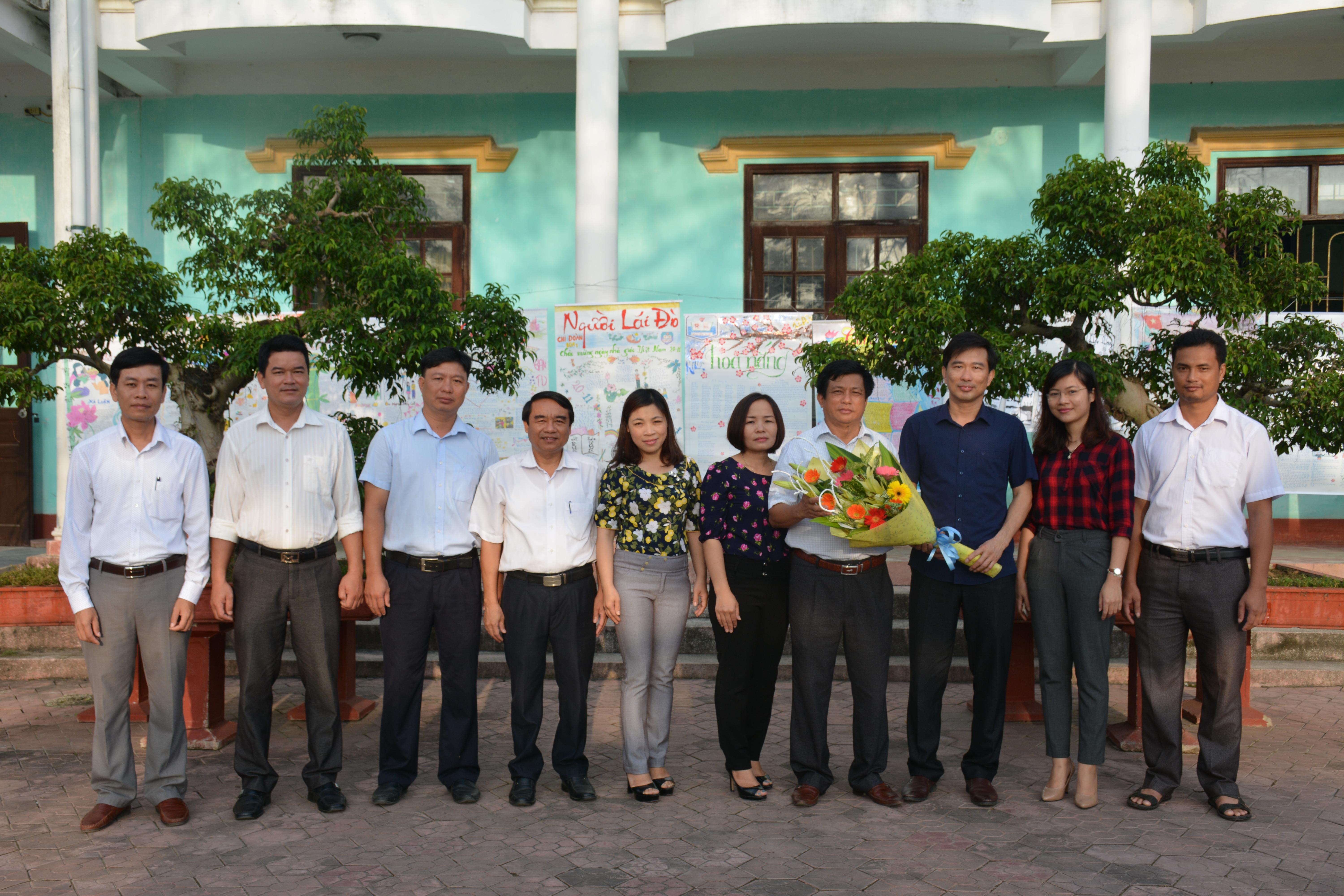 Đồng chí Nguyễn Viết Trường- Phó Bí thư Thường trực Huyện ủy Kỳ Anh: Chúc mừng các trường trên địa bàn huyện nhân ngày nhà giáo Việt Nam 20 – 11.