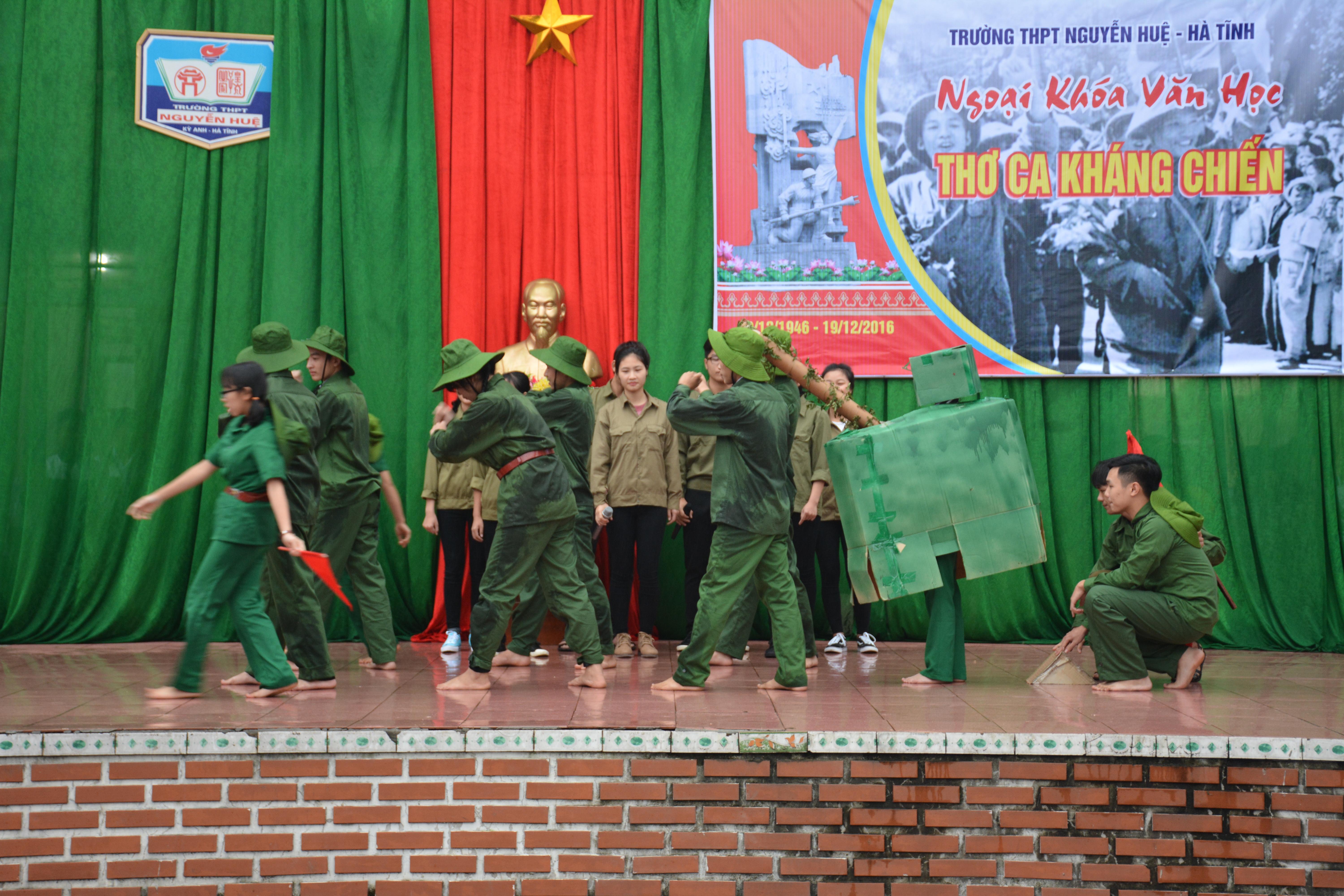 Trường Trung học Phổ thông Nguyễn Huệ với chương trình “ Thơ ca kháng chiến” sức sống trường tồn cùng thời gian.