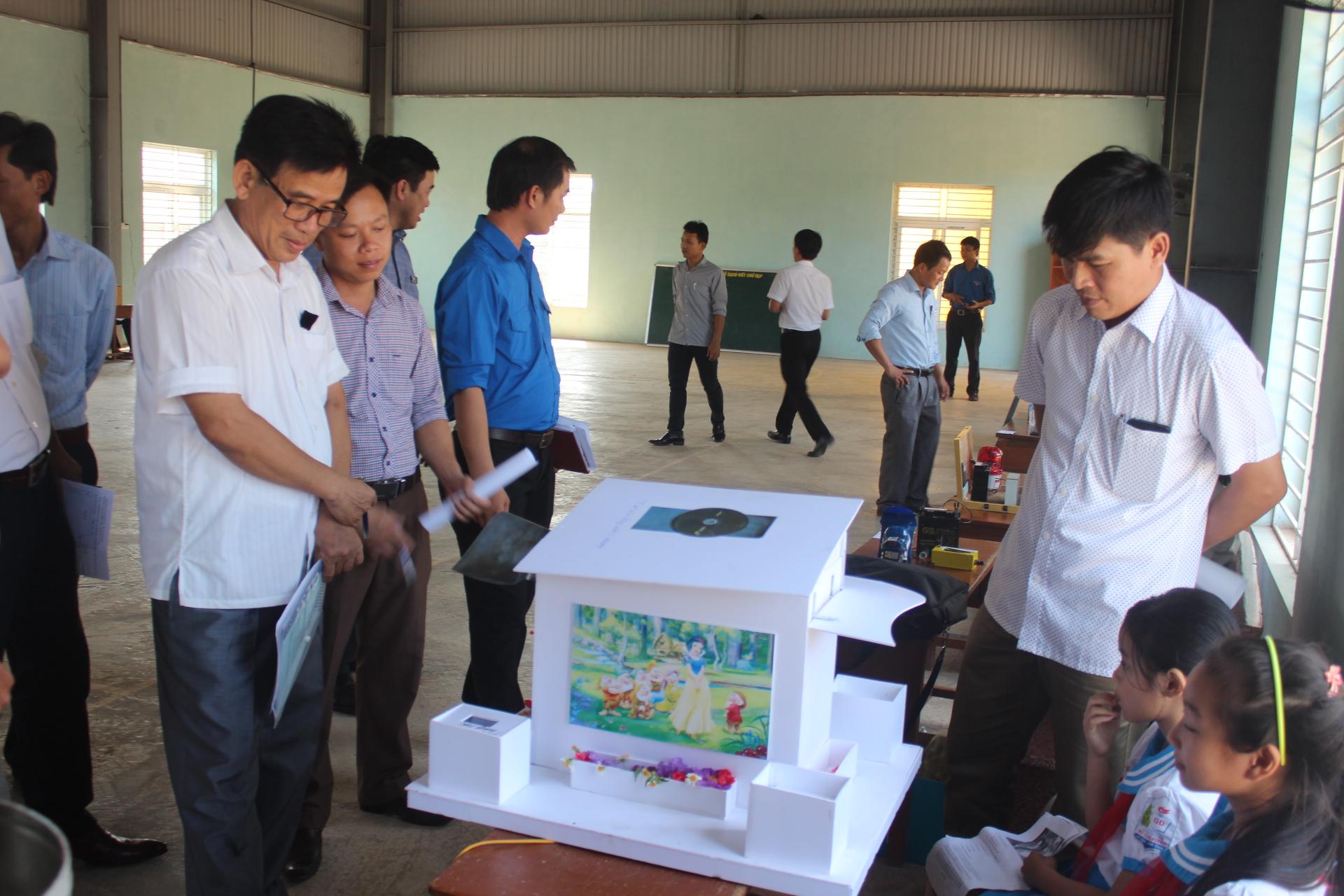 Huyện Kỳ Anh: 18 đề tài sáng kiến tham gia cuộc thi sáng tạo khoa học kỷ thuật thanh thiếu niên- nhi đồng toàn huyện năm 2016.