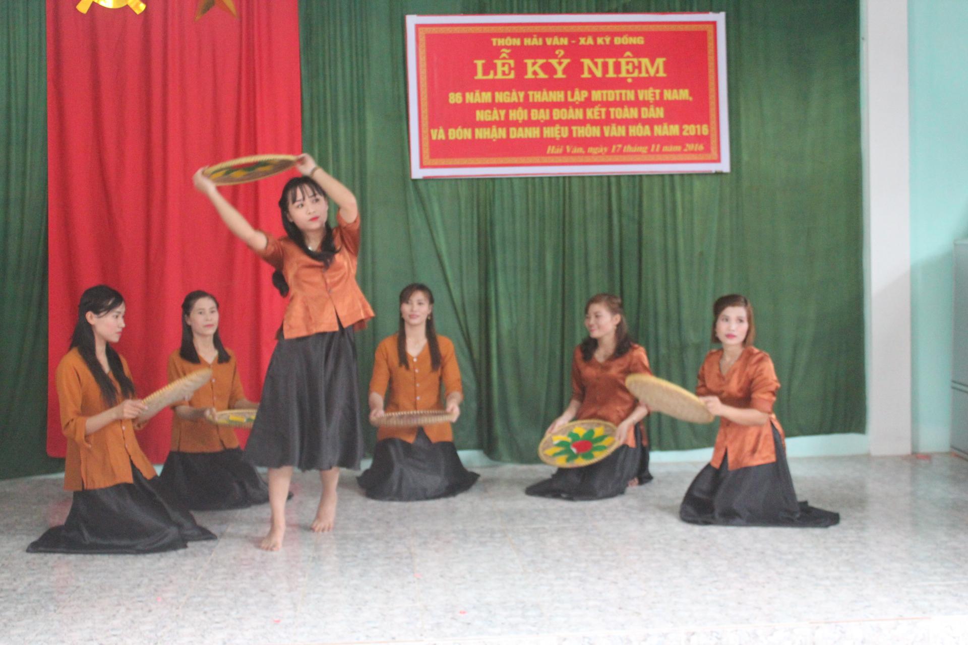 Thôn Hải Vân - xã Kỳ Đồng: ( huyện Kỳ Anh) Đón nhận danh hiệu thôn văn hóa năm 2016.