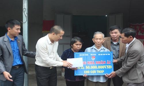 Báo Tiền phong: Bàn giao nhà nhân ái cho gia đình cựu thanh niên xung phong ở xã Kỳ Đồng