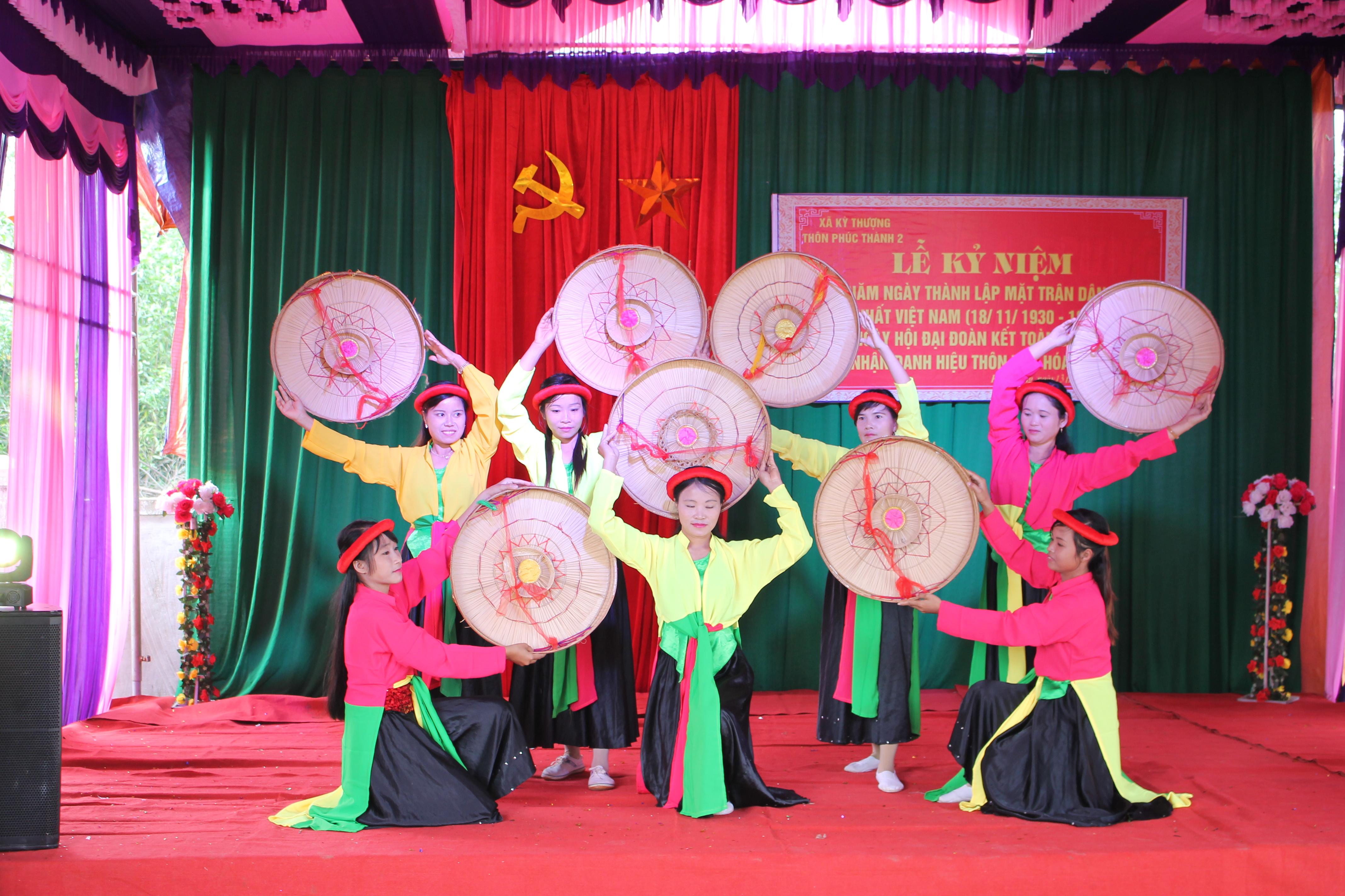Đồng chí Nguyễn Xuân Thủy – UVBTV Huyện ủy – Phó Chủ tịch UBND huyện Kỳ Anh: Dự lễ đón nhận danh hiệu thôn văn hóa ở thôn Phúc Thành 2 - xã Kỳ Thượng