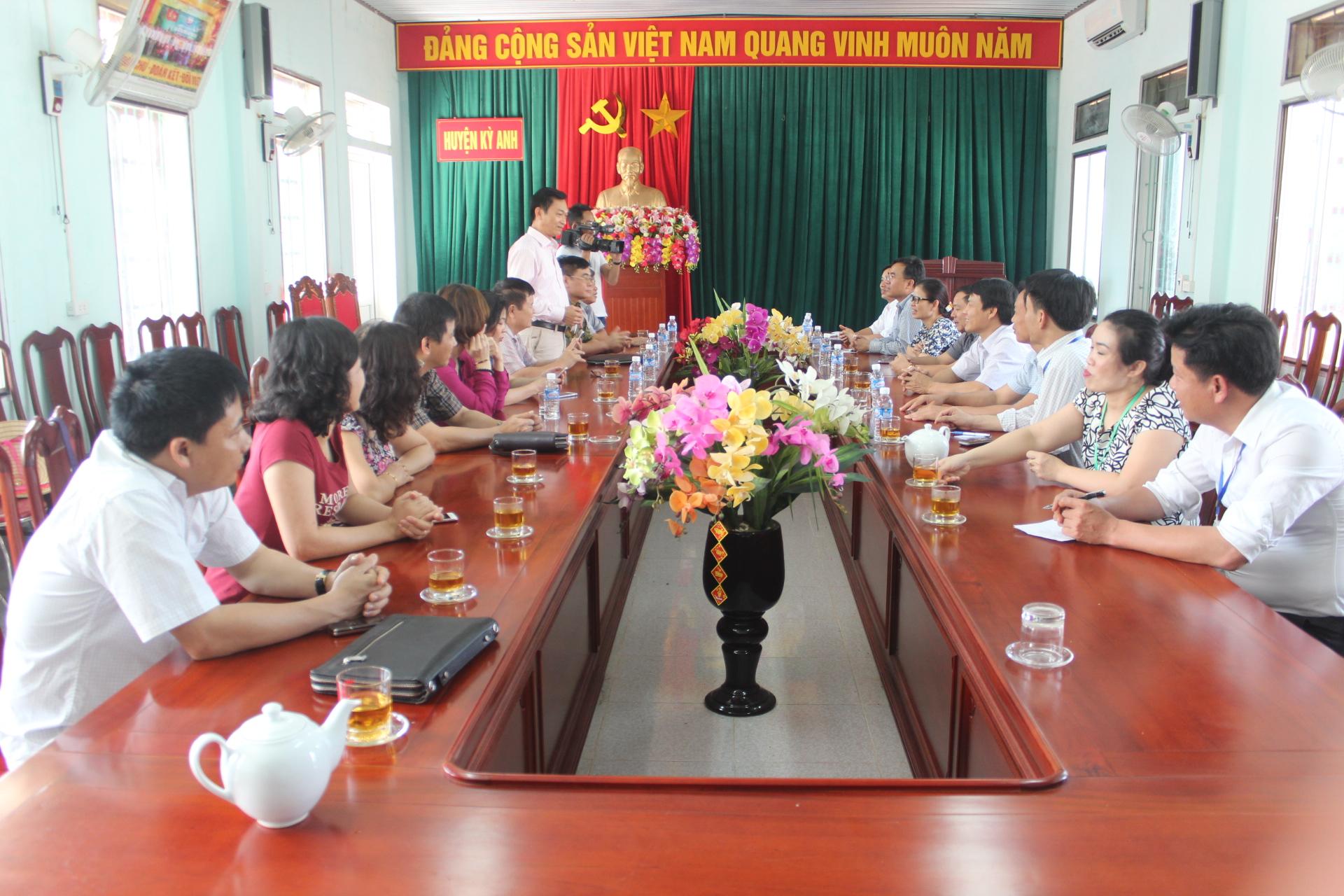 Hội Đồng hương Hà Tĩnh tại Hà Nội: Hổ trợ 5 tấn gạo cho bà con ngư dân vùng ven biển huyện Kỳ Anh.