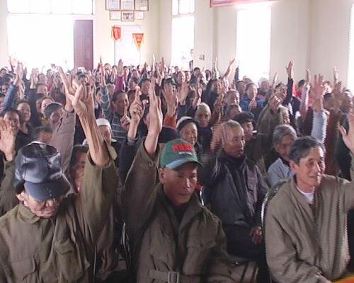 Đồng chí Nguyễn Văn Danh –Phó bí thư Thường trực huyện ủy dự họp lấy ý kiến nhân dân về đề án điều chỉnh địa giới hành chính huyện Kỳ Anh và thành lập thị xã mới với bà con nhân dân tại các xã Kỳ Hợp, Kỳ Hoa và Kỳ Tân.