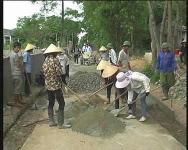 Kỳ Tiến sôi nổi phong trào làm đường giao thông nông thôn