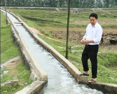 Đ/c Nguyễn Văn Bổng -Chủ tịch UBND huyện kiểm tra sản xuất đầu năm