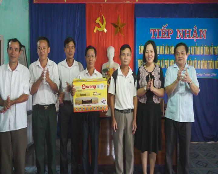 Sở Lao động Thương binh Xã hội tỉnh: Trao tặng trang thiết bị văn hóa cho xã Kỳ Lâm.