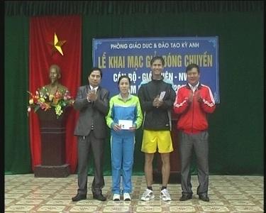 Phòng Giáo dục- Đào tạo huyện Kỳ Anh: Tổ chức giải bóng chuyền cán bộ - giáo viên năm học 2013- 2014.