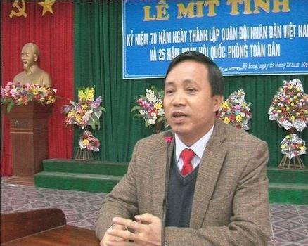 Đ/c Nguyễn Văn Danh- Phó bí thư TT Huyện ủy dự lễ Mit tin kỷ niệm 70 năm ngày thành lập Quân đội với xã Kỳ Long