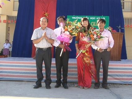 Trường tiểu học Kỳ Lợi: Lễ khai giảng năm học 2014- 2015.