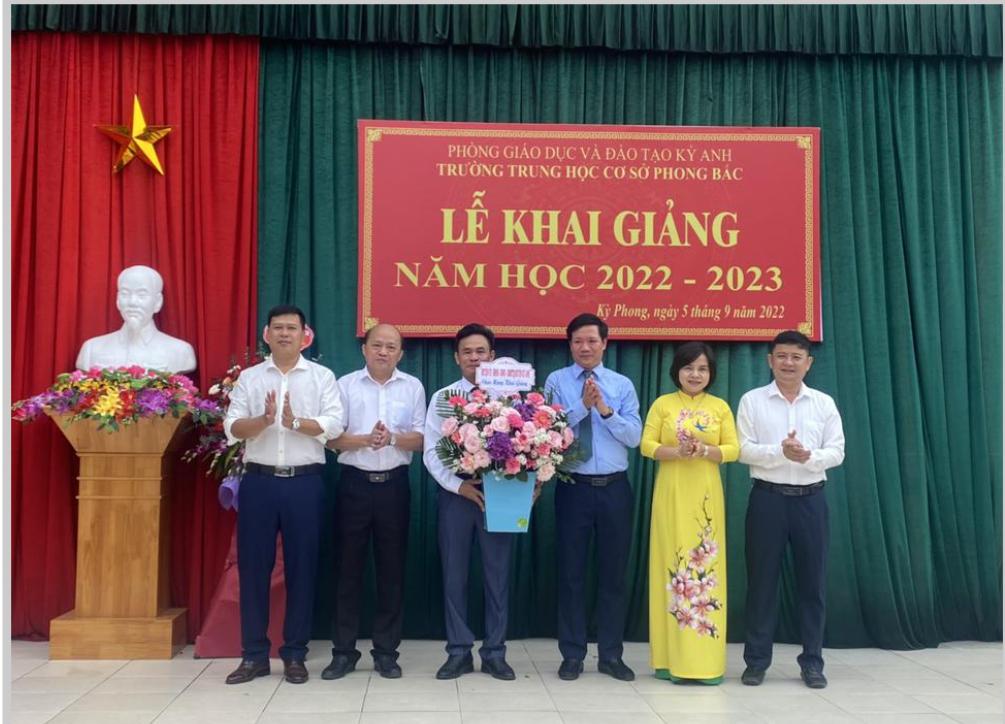 Các trường học ở Kỳ Anh vui ngày khai trường, chào mừng năm học mới