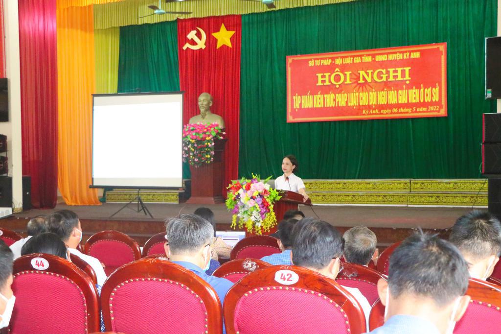 Tập huấn kiến thức pháp luật cho đội ngũ hòa giải viên, tuyên truyền viên cơ sở