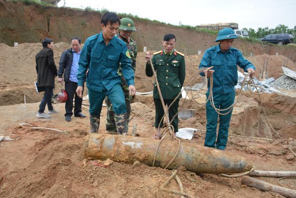 Tiêu hủy an toàn quả bom nặng 250kg