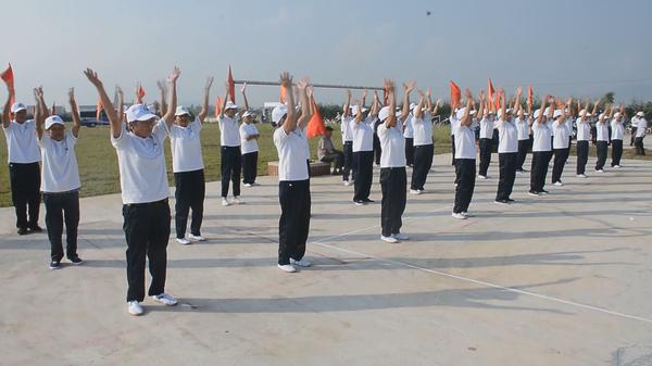 "Nêu gương sáng, xóa đói, giảm nghèo, làm giàu chính đáng”