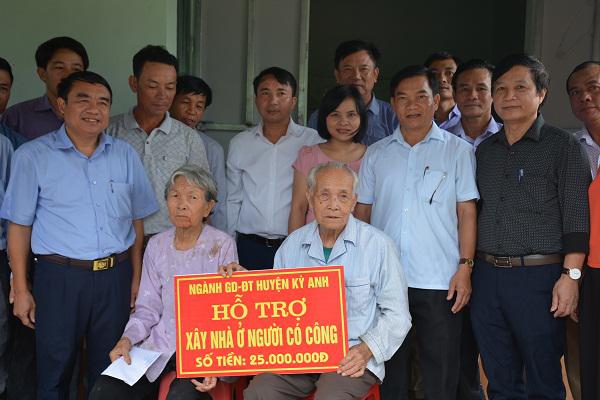 Phòng Giáo dục huyện Kỳ Anh:  Hổ trợ xây dựng tình nghĩa cho  các gia đình chính sách ở xã Kỳ Khang.
