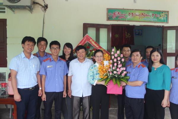 Thường trực Hội đồng Nhân dân huyện Kỳ Anh: Chúc mừng Viện Kiểm sát Nhân dân huyện  nhân ngày Truyền thống.