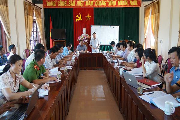 Đồng chí Bùi Quang Hoàn- Phó Bí thư Huyện ủy- Chủ tịch UBND  huyện Kỳ Anh kiểm tra và làm việc với xã Kỳ Lâm về xây dựng nông thôn mới.