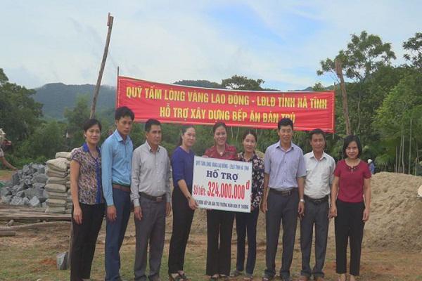 Quỹ Tấm lòng vàng trao 324 triệu xây bếp ăn bán trú cho trường mầm non xã Kỳ Thượng.