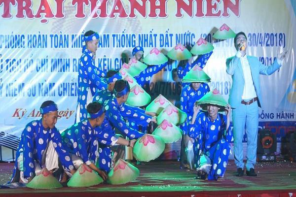 [Photo] Đoàn trường THPT Nguyễn Thị Bích Châu: Hội trại Thanh niên và Lễ tuyên dương “Học sinh 3 tốt”.