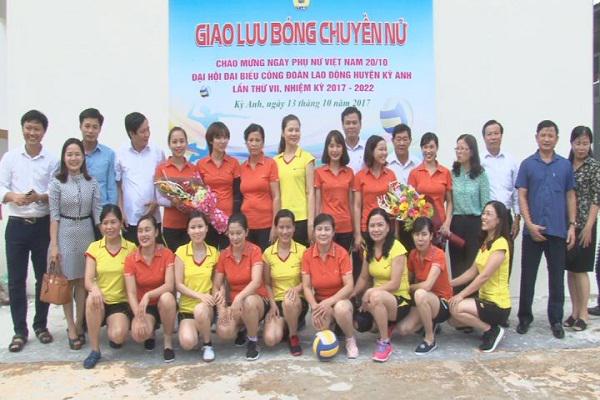Nữ công cơ quan Khối dân huyện Kỳ Anh: Giao lưu bóng chuyền chào mừng kỷ niệm ngày thành lập Hội Liên hiệp Phụ nữ Việt Nam 20/10.