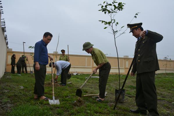 Hạt Kiểm lâm huyện Kỳ Anh: Ra quân trồng cây đầu xuân Mậu Tuất.
