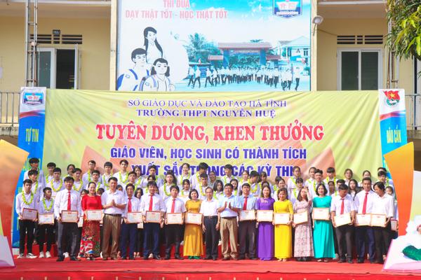 Tuyên dương 73 giáo viên, học sinh có thành tích cao trong các kỳ thi cấp tỉnh