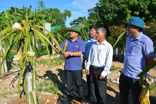 UBND  huyện Kỳ Anh kiểm tra và làm việc với xã Kỳ Văn về xây dựng Nông thôn mới.
