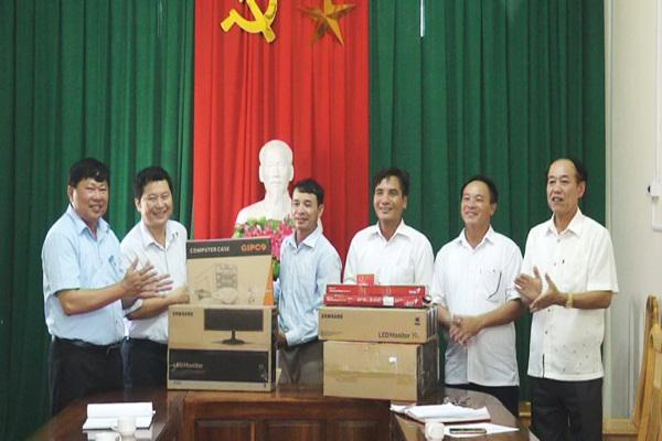 Liên minh HTX Hà Tĩnh hỗ trợ Kỳ Giang xây dựng nông thôn mới