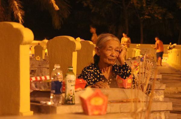 Xúc động Lễ thắp nến tri ân các anh hùng liệt sỹ