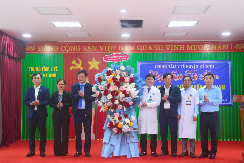 Trung tâm Y tế huyện Kỳ Anh gặp mặt kỷ niệm 68 năm ngày Thầy thuốc Việt Nam