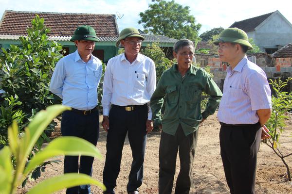 Thường trực Huyện ủy Kỳ Anh: Kiểm tra kết quả triển khai thực hiện xây dựng nông thôn mới của Uỷ ban MTTQ  và các đoàn thể từ huyện đến thôn, xóm tại xã Kỳ Tiến.