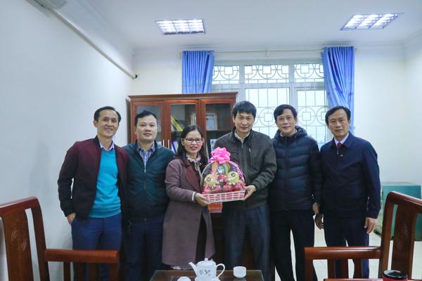 Lãnh đạo huyện thăm hỏi, động viên các cơ quan nhân dịp cuối năm 2020