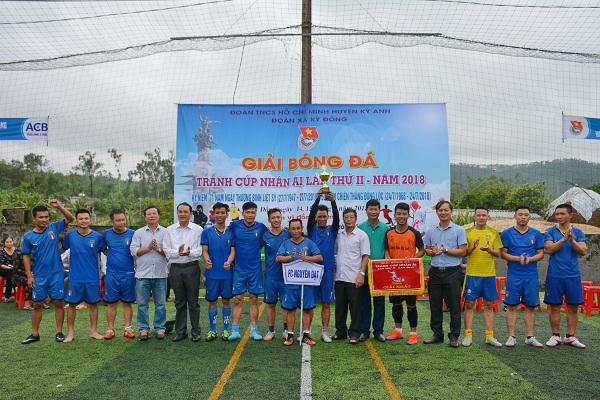 Đoàn xã Kỳ Đồng: Tổ chức giải bóng đá giao hữu cúp “Nhân ái” lần thứ hai năm 2018.