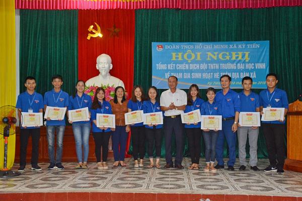 Đoàn xã Kỳ Tiến: Tổng kết chiến dịch Đội Thanh niên Tình nguyện Trường  Đại học Vinh về tham gia hoạt động hè trên địa bàn dân cư.