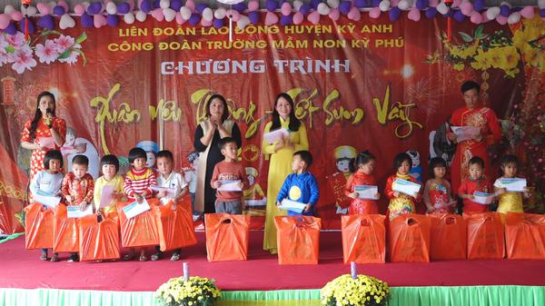 Trường Mầm non Kỳ Phú tổ chức chương trình “Xuân yêu thương - Tết sum vầy”