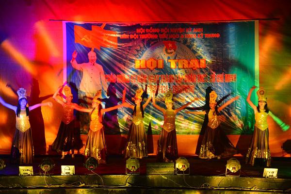 Liên đội Trường Tiểu học & Trung học Cơ sở Kỳ Trung: Tổ chức hội trại chào mừng kỷ niệm 87 năm ngày thành lập Đoàn TNCS Hồ Chí Minh.