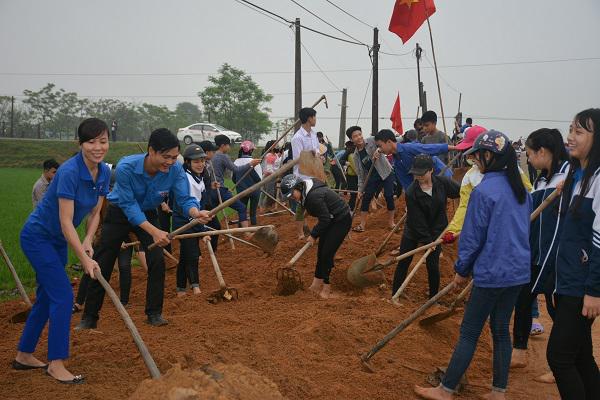 Hơn 250 đoàn viên thanh niên ở huyện Kỳ Anh chung tay xây dựng Nông thôn mới.