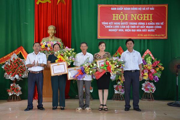 Đảng bộ xã Kỳ Hải: Tổng kết thực hiện Nghị quyết Trung ương 3 (khóa VIII) về “ Chiến lược cán bộ thời kỳ đẩy mạnh Công nghiệp hóa, Hiện đại hóa đất nước”.