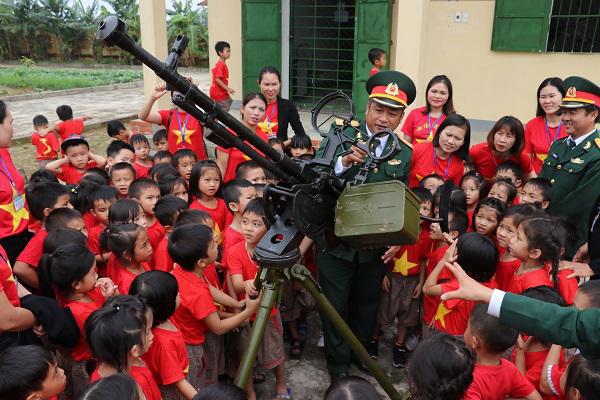 [Photo] Học sinh các trường Mầm non Kỳ Phú, Kỳ Giang, Kỳ Thọ và Kỳ Đồng ở huyện Kỳ Anh tham quan  trải nghiệm.