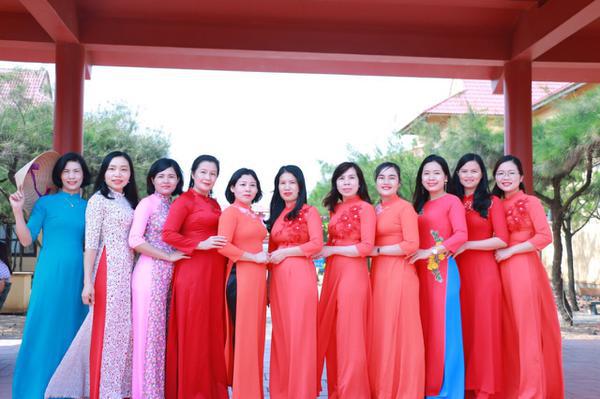 Phụ nữ Kỳ Anh dịu dàng, kiều diễm trong cuộc thi duyên dáng áo dài qua ảnh